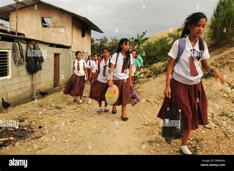 to walk in Tagalog .